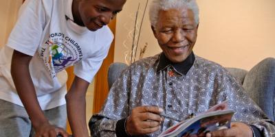 WCP Child Juror gives Nelson Mandela a copy of the Globe magazine.